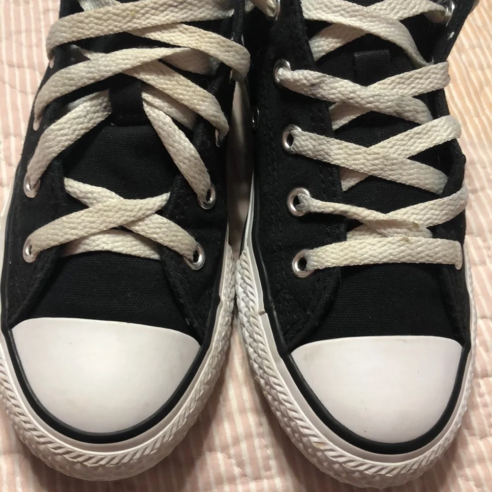 Converse girls sneakers black and white size 1 GUC